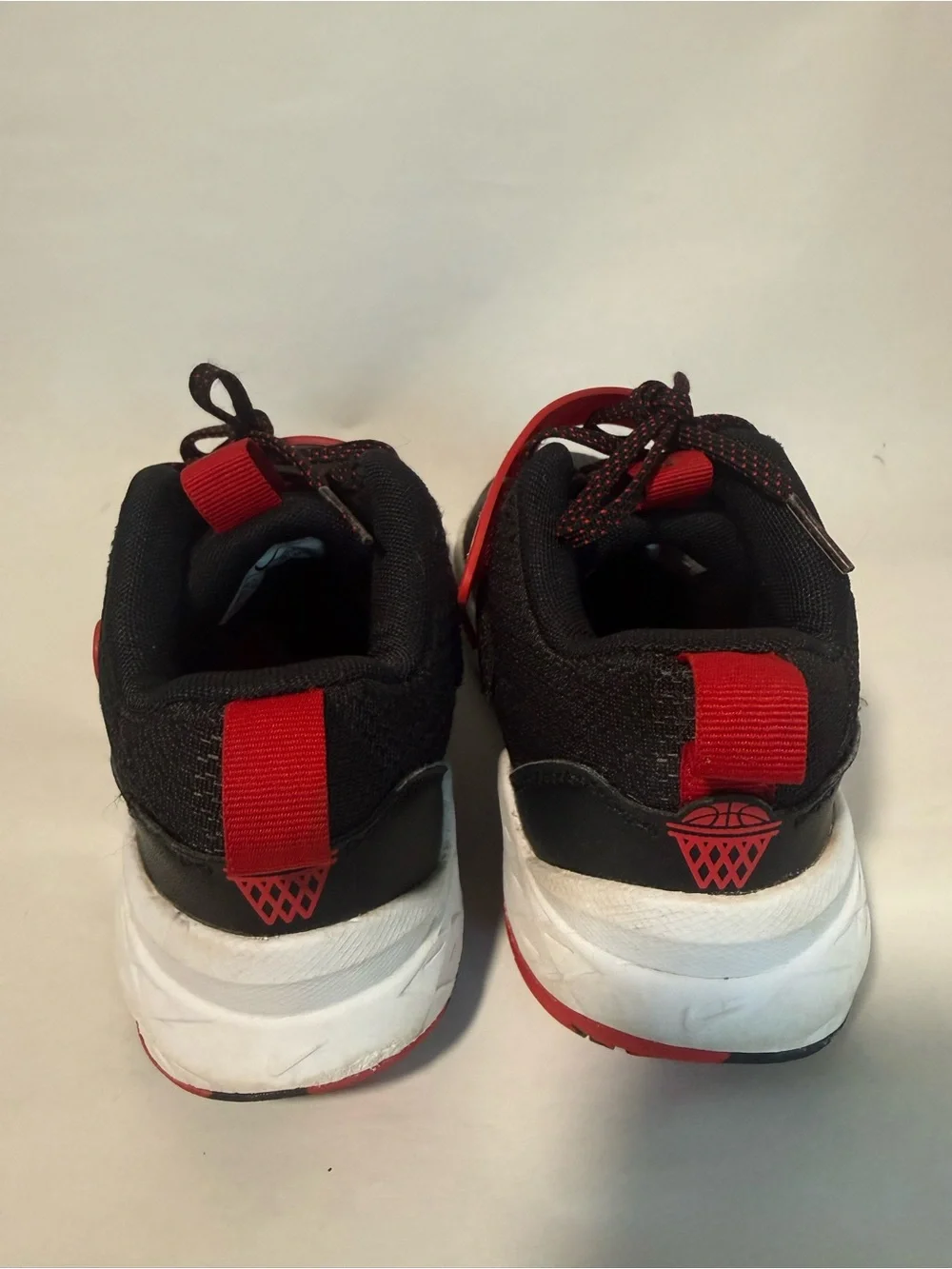 Nike Team Hustle D 12 GS Basketball Shoes Black Red White Kids 3.5Y